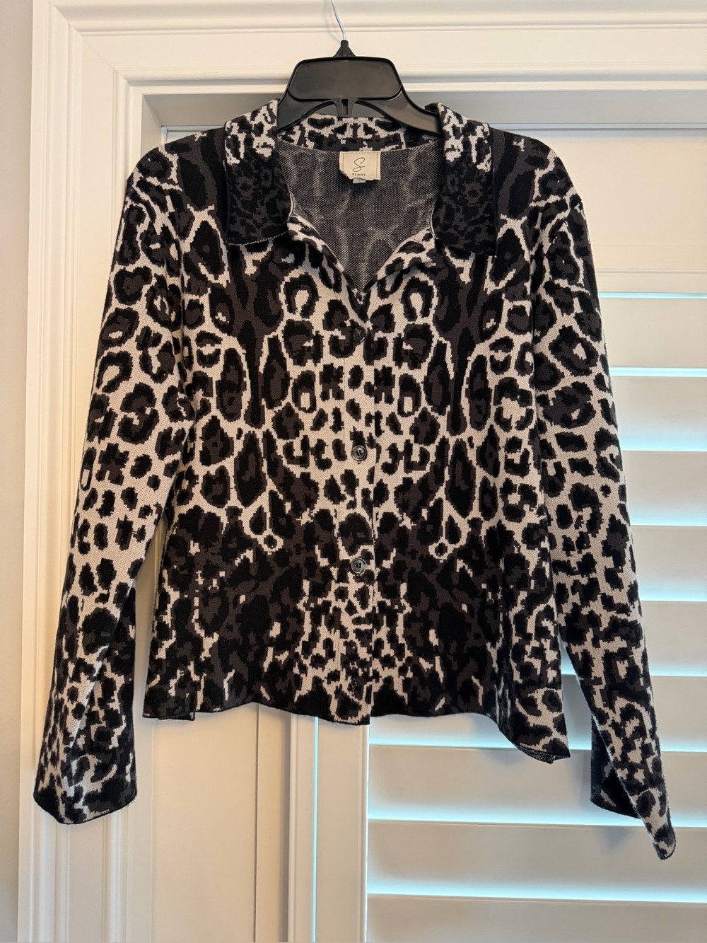 Woman’s Sioni Black & White Leopard Knit Button-Up Lightweight Jacket